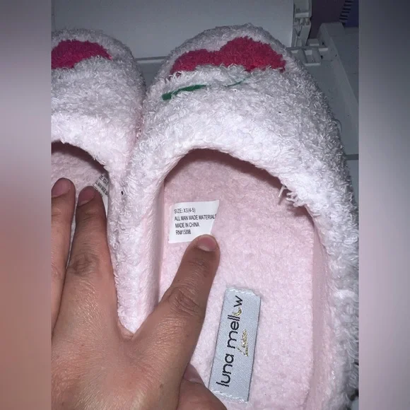 Luna Mellow cherry heart slippers size XS (4-5) - Picture 3 of 4